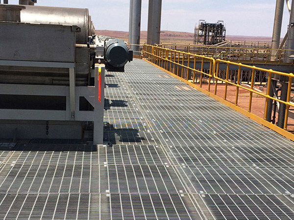 鋼格板戶外4米寬平臺(tái)案例